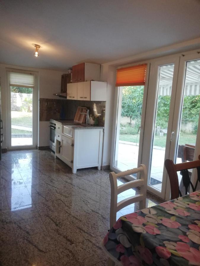 Apartman Nevia Lka Opric Exterior foto