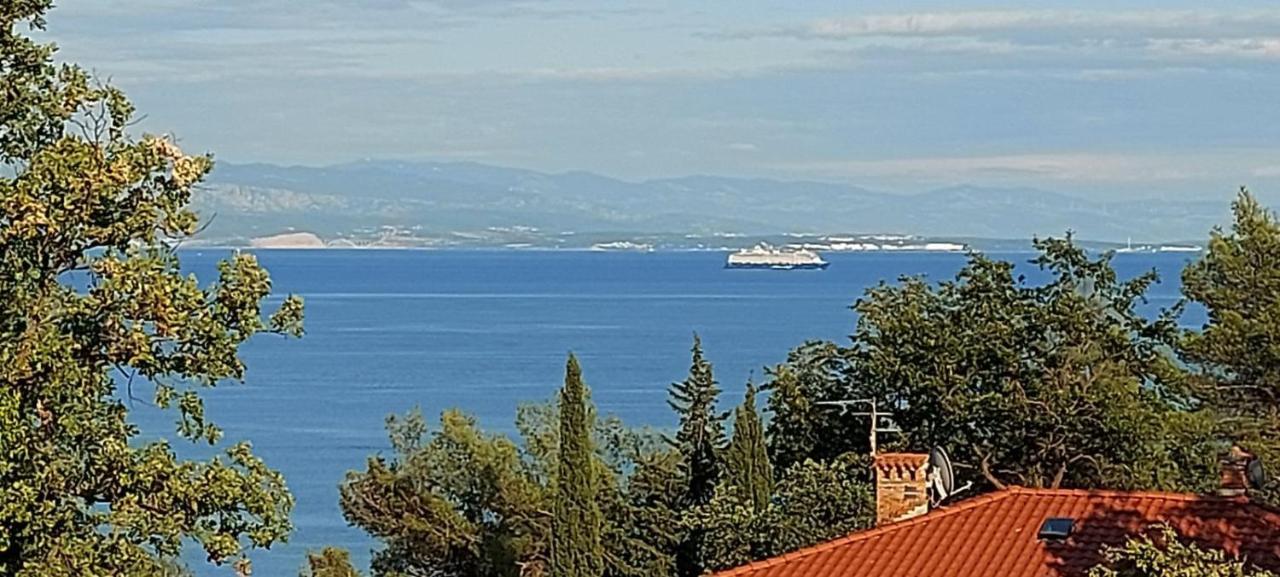 Apartman Nevia Lka Opric Exterior foto